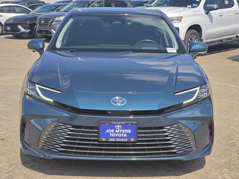 Used 2025 Toyota Camry XLE w/ Premium Plus Package FWD image 3