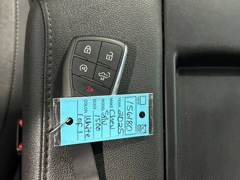 Used 2025 Chevrolet Silverado 1500 LT AWD/4WD image 17