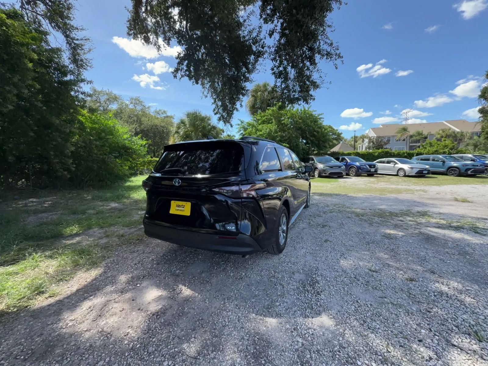 Used 2025 Toyota Sienna XLE FWD image 10