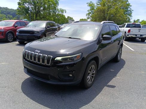 Used 2019 Jeep Cherokee Latitude Plus w/ Cold Weather Group AWD/4WD image 2