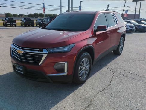 Used 2023 Chevrolet Traverse LT FWD image 3