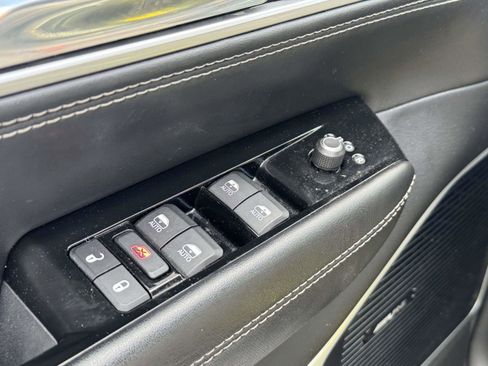 Used 2022 Jeep Wagoneer Series II AWD/4WD image 28