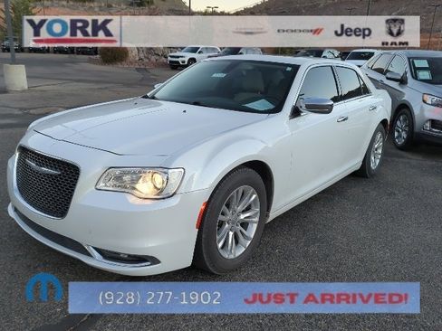 Used 2015 Chrysler 300 C image 1