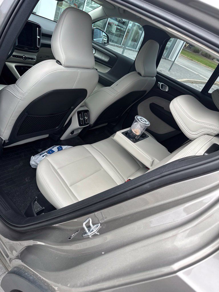 Used 2020 Volvo XC40 T5 Inscription w/ Protection Package Premier AWD/4WD image 6
