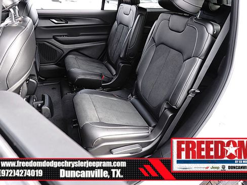 New 2025 Jeep Grand Cherokee L Altitude image 14