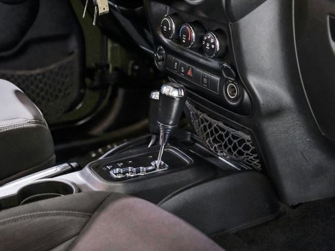 Used 2015 Jeep Wrangler Unlimited Sahara w/ Connectivity Group image 27