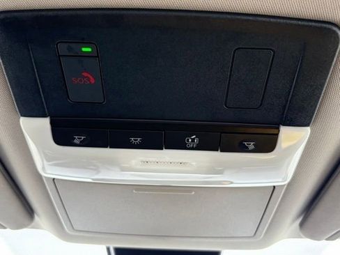Used 2025 Nissan Altima 2.5 SV FWD image 6