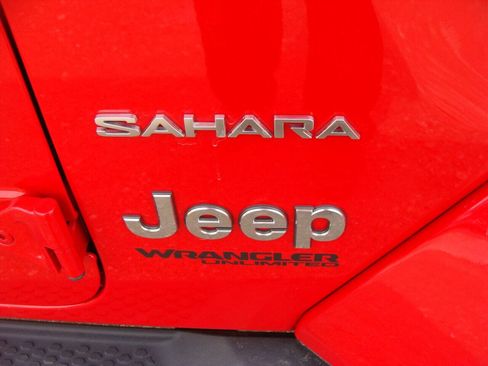 Used 2020 Jeep Wrangler Unlimited Sahara w/ Uconnect 4C Nav & Sound Group AWD/4WD image 3