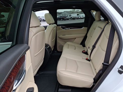 Used 2017 Cadillac XT5 Premium Luxury image 11