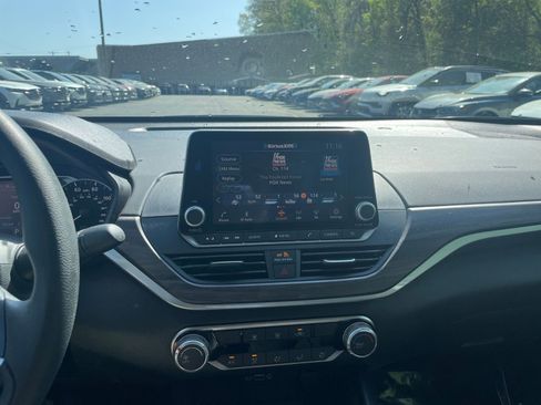 Used 2025 Nissan Altima 2.5 SV image 17