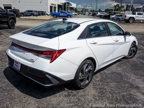 Used 2025 Hyundai Elantra Limited FWD image 9