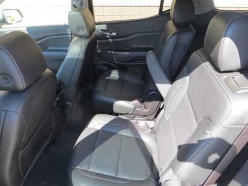 Used 2022 GMC Acadia SLT w/ Preferred Package image 19