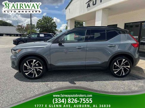 Used 2020 Volvo XC40 T5 R-Design AWD/4WD image 9