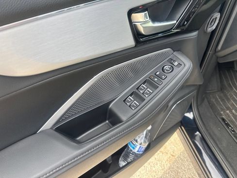 Used 2025 Acura MDX FWD image 13