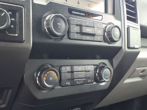 Used 2019 Ford F150 XLT w/ Equipment Group 302A Luxury AWD/4WD image 13
