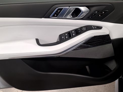 Used 2026 BMW X5 xDrive40i w/ M Sport Package image 11