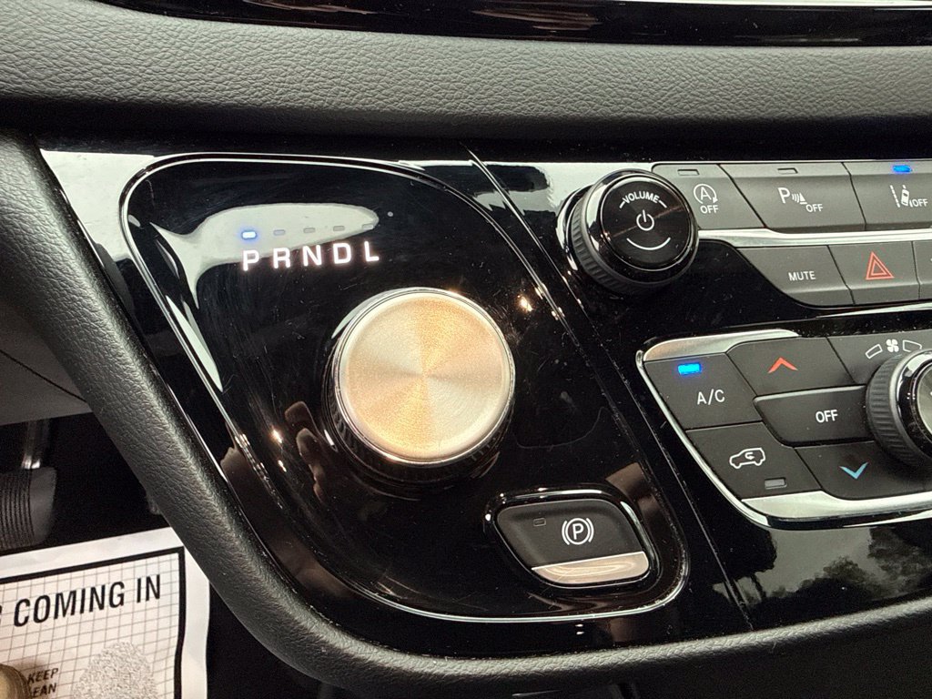 Used 2026 Chrysler Pacifica Select FWD image 34