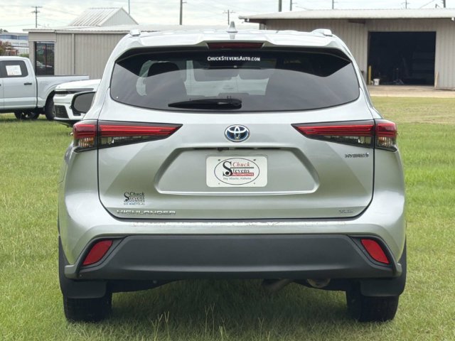 Used 2021 Toyota Highlander XLE AWD/4WD image 7
