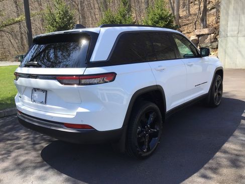 New 2026 Jeep Grand Cherokee Limited w/ Limited Altitude Package AWD/4WD image 7
