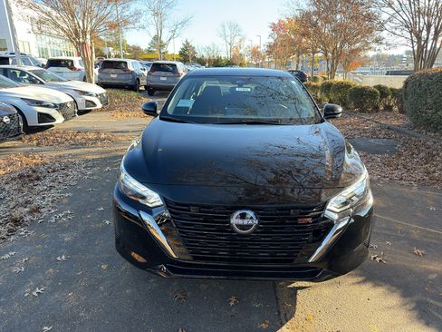 New 2025 Nissan Sentra SR image 2