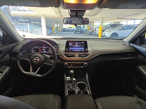 Used 2024 Nissan Altima 2.5 SV FWD image 15