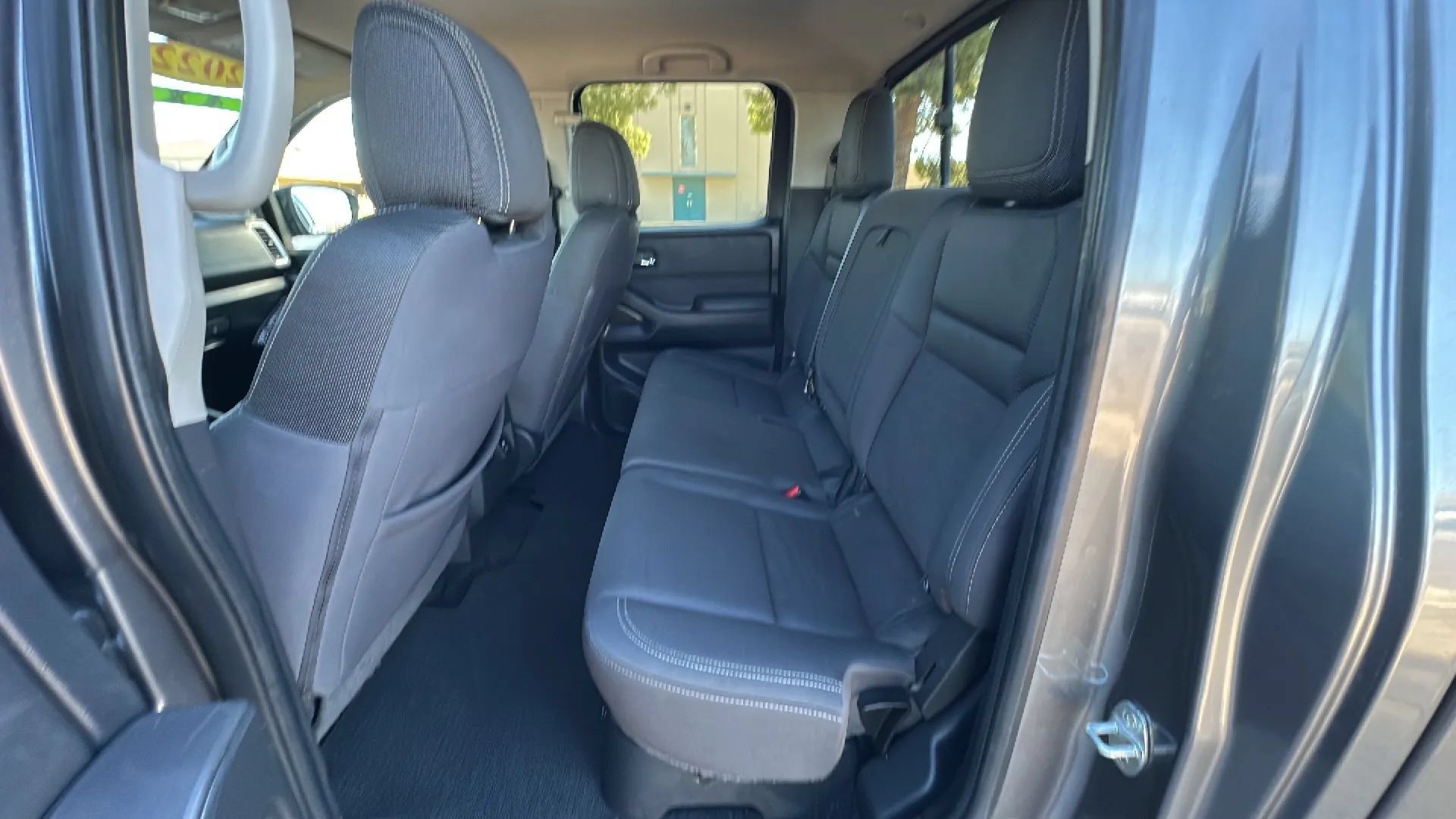 Used 2022 Nissan Frontier SV AWD/4WD image 11