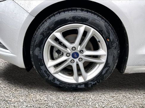 Used 2018 Ford Fusion SE w/ Fusion SE Technology Package FWD image 9