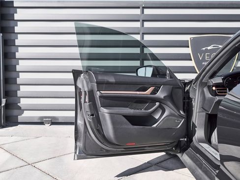 Used 2025 Porsche Taycan 4S w/ Premium Package image 28