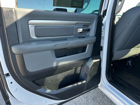 Used 2015 RAM 3500 SLT w/ Cold Weather Group image 26