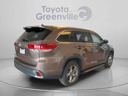 Used 2019 Toyota Highlander Limited Platinum FWD image 6