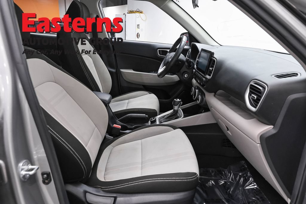 Used 2023 Hyundai Venue SEL FWD image 26