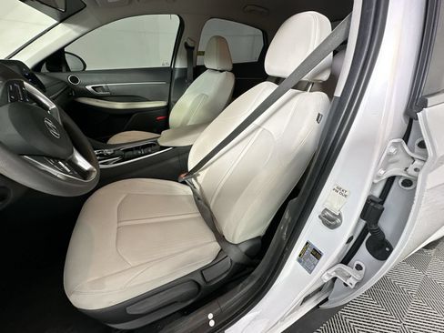 Used 2023 Hyundai Sonata SE FWD image 11