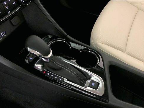 Used 2025 Buick Encore GX Sport Touring w/ Advanced Technology Package FWD image 17