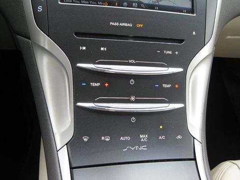 Used 2016 Lincoln MKZ Hybrid With Sunroof w/ Equipment Group 600A Reserve image 18