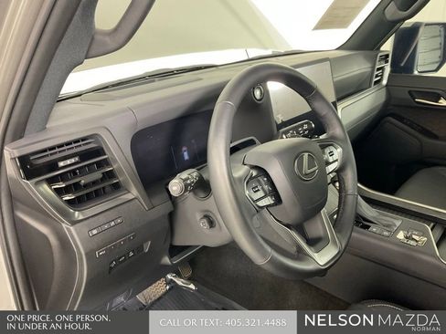 Used 2025 Lexus GX 550 w/ Accessory Package (2T) AWD/4WD image 36