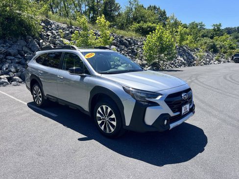 Certified 2025 Subaru Outback Limited AWD/4WD image 1
