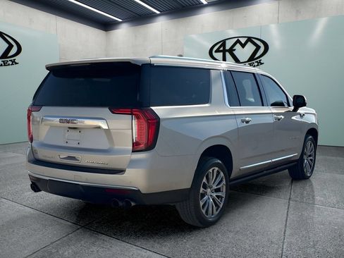 Used 2021 GMC Yukon XL Denali w/ Denali Premium Package AWD/4WD image 3