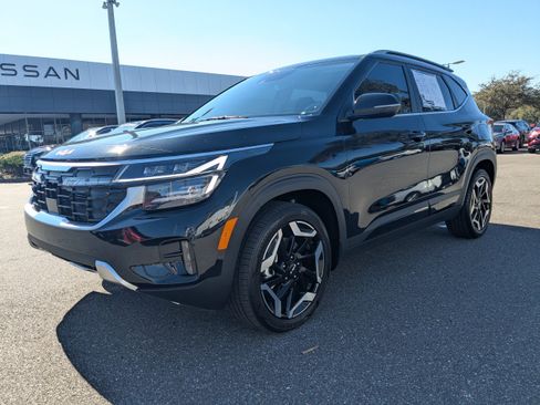 Used 2025 Kia Seltos SX w/ SX Sunroof Package image 8