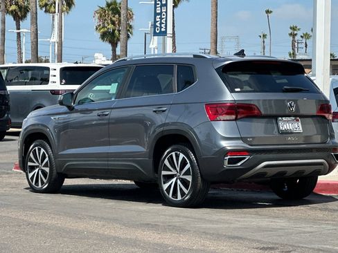 Used 2022 Volkswagen Taos SE FWD image 6