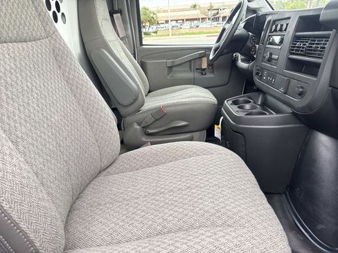 New 2025 GMC Savana 2500 w/ Driver Convenience Package RWD image 27