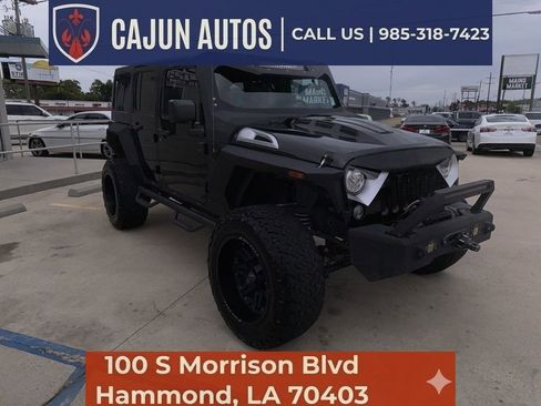 Used 2018 Jeep Wrangler Unlimited Sahara AWD/4WD image 4