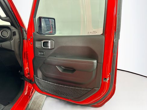 Used 2023 Jeep Wrangler Sahara image 30