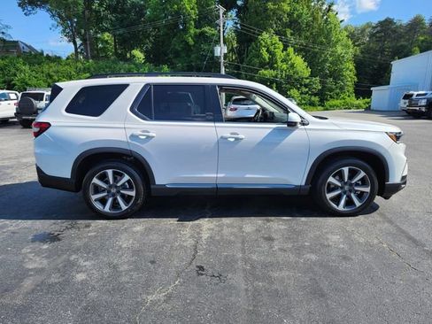 Used 2025 Honda Pilot Elite image 9
