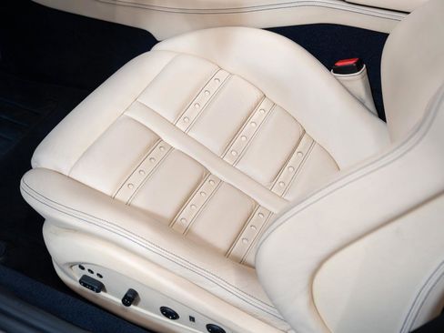 Used 2010 Ferrari California RWD image 74