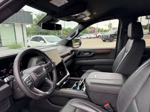 Certified 2025 GMC Yukon Denali AWD/4WD image 15
