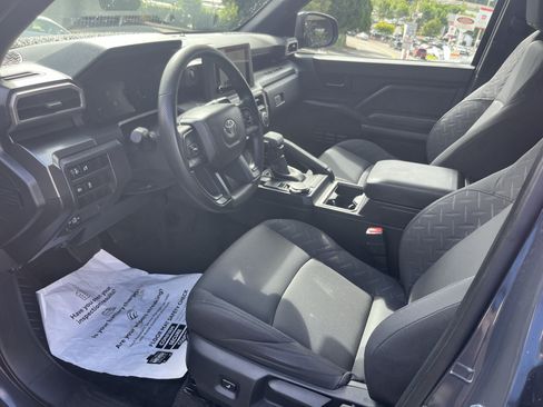 Certified 2025 Toyota Tacoma SR5 AWD/4WD image 10