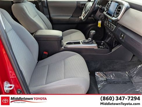 Certified 2022 Toyota Tacoma SR5 AWD/4WD image 35