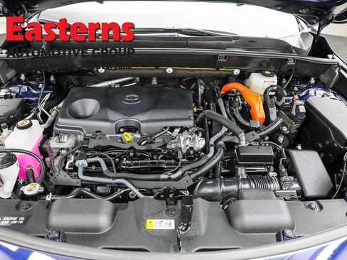 Used 2024 Toyota Venza LE image 12