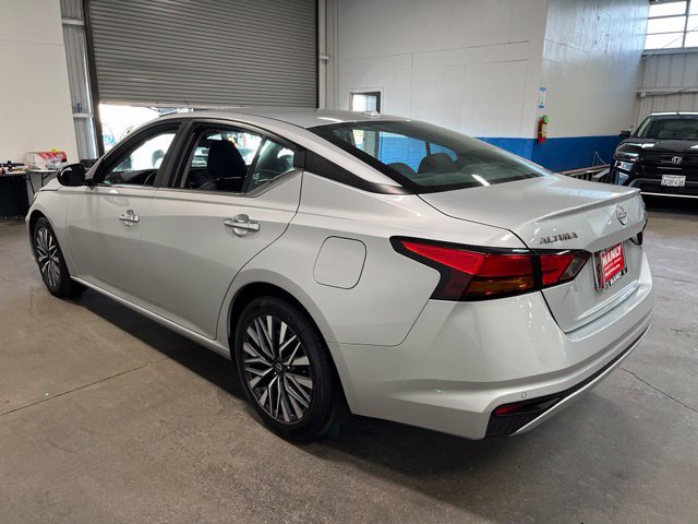 Used 2024 Nissan Altima 2.5 SV FWD image 5