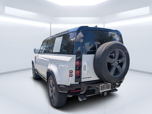 Used 2025 Land Rover Defender 110 X-Dynamic SE AWD/4WD image 5